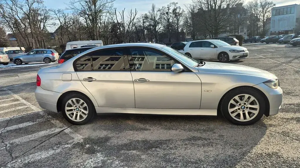 Używany BMW 320 150 KM (110 kW) 2006 Srebrny Sedan/Limuzyna