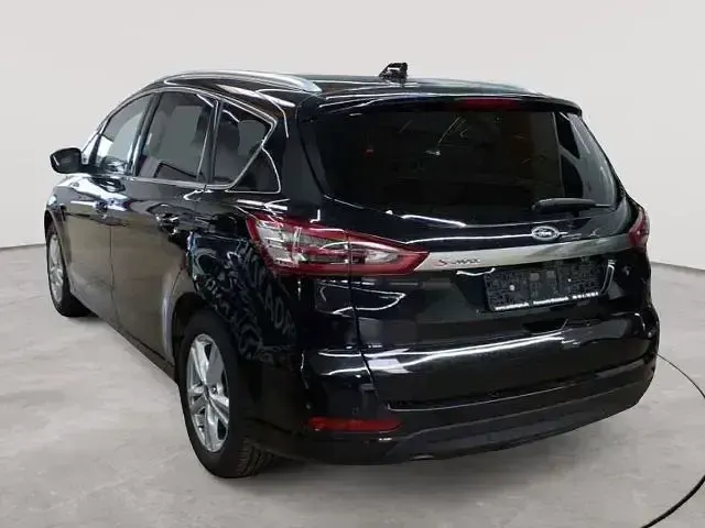 Käytetty Ford S-MAX Titanium 190 HP (139 kW) 2021 Musta Tila-auto