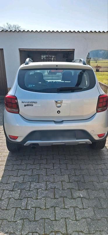 Gebraucht Dacia Sandero 90 PS (66 kW) 2018 Silber Kleinwagen