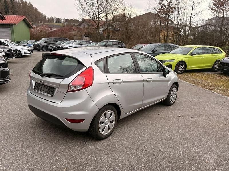 Gebraucht Ford Fiesta Trend 82 PS (60 kW) 2015 Silber Limousine