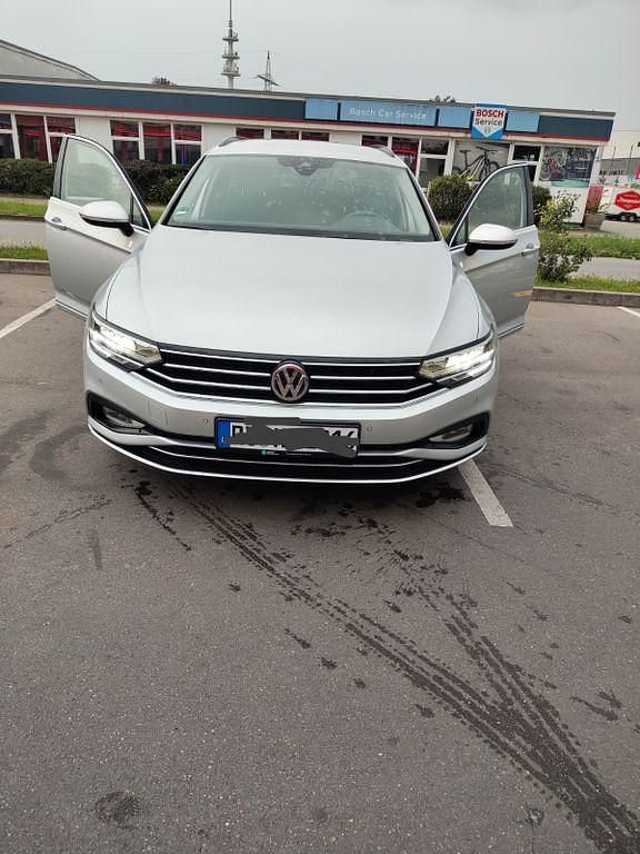 Silber Gebraucht 2019 VW Passat Elegance Kombi | 17.900 € (Fairer Preis) - Bild 1/4