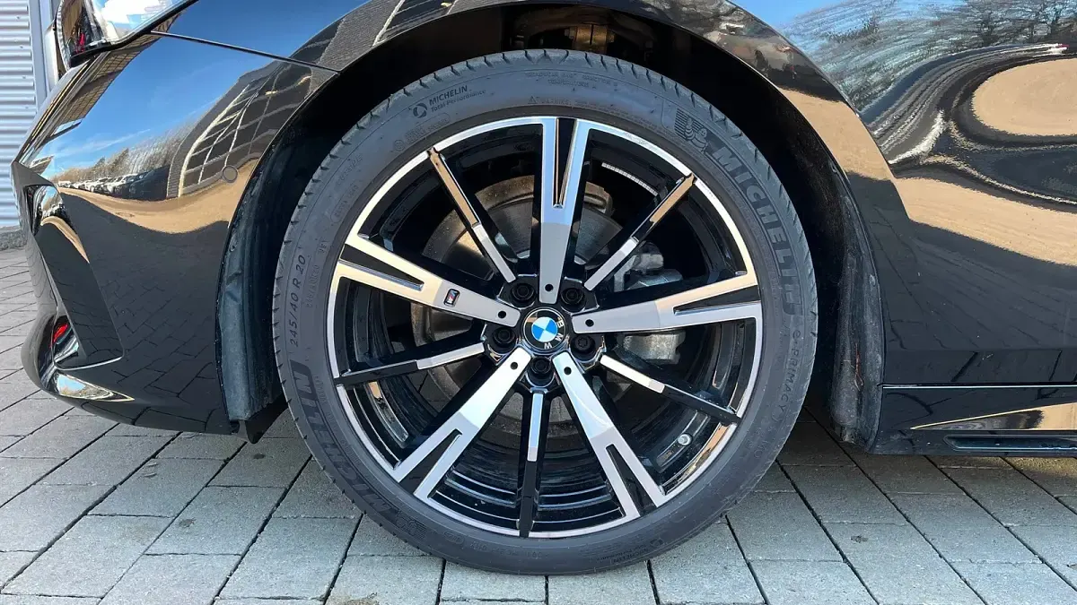 Second-hand BMW 520 Comfort Edition 190 CP (139 kW) 2025 Negru Break