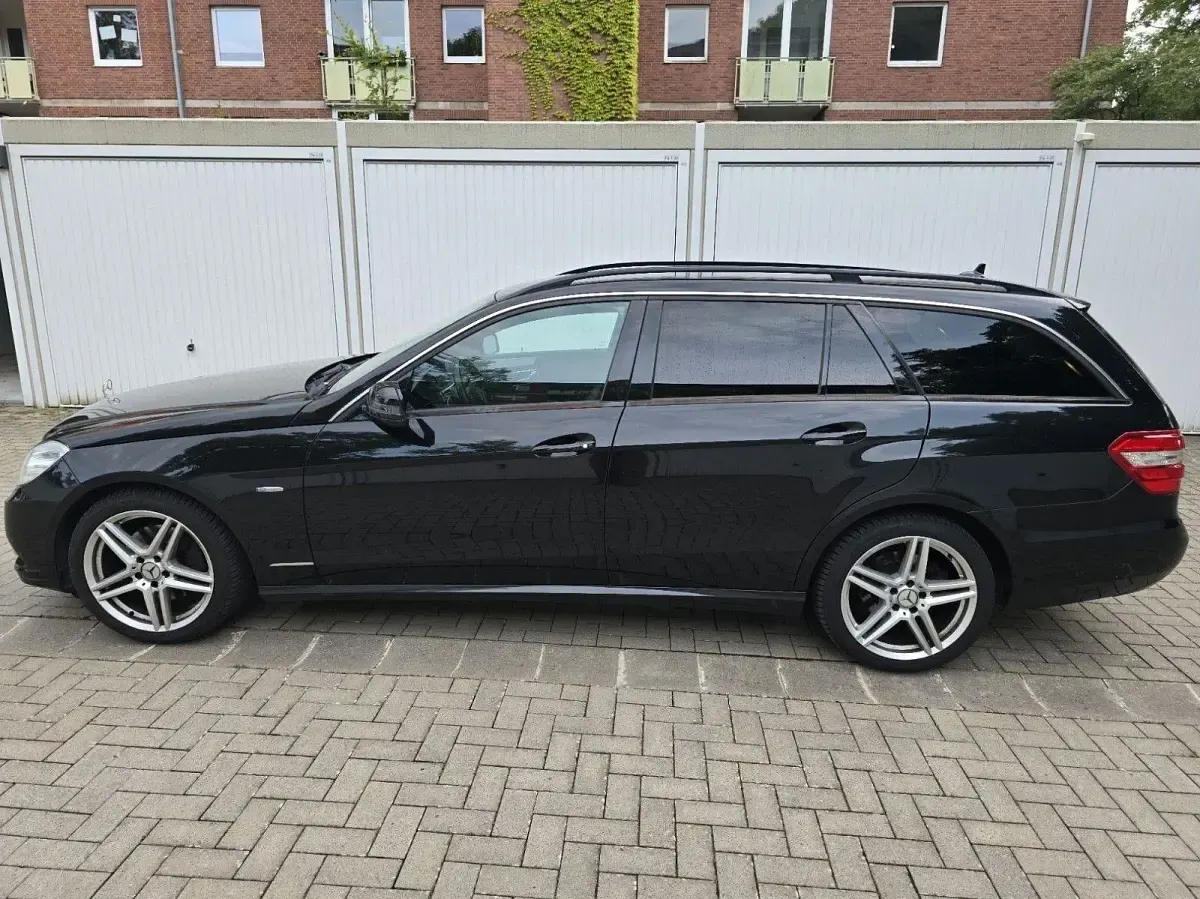 Gebraucht Mercedes E250 204 PS (150 kW) 2010 Schwarz Limousine