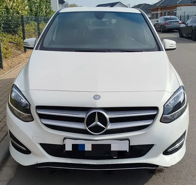 Gebraucht Mercedes B180 109 PS (80 kW) 2016 Weiß Van / Kleinbus