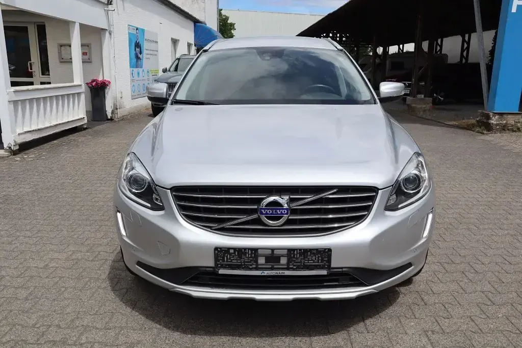 Gebraucht Volvo XC60 Summum 190 PS (139 kW) 2017 Bright silver metallic SUV