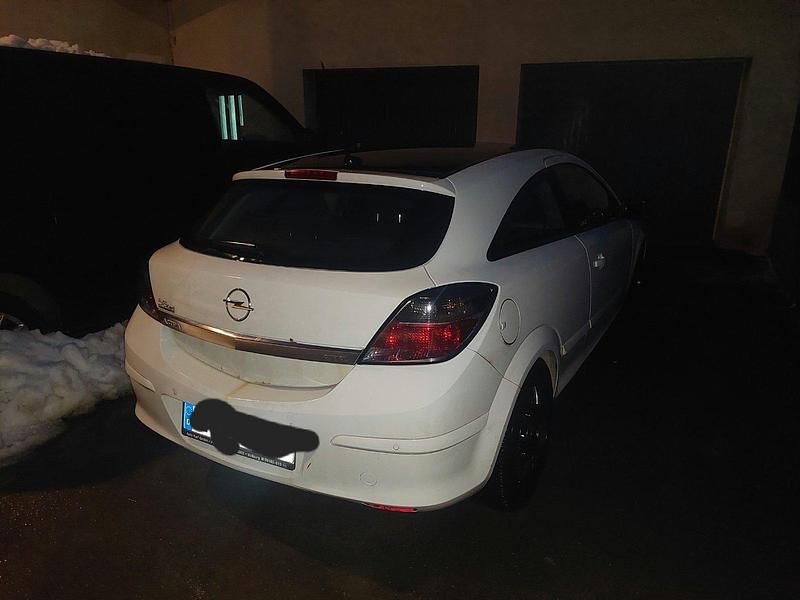 Gebraucht Opel Astra GTC 110 PS (80 kW) 2007 Weiß Coupé