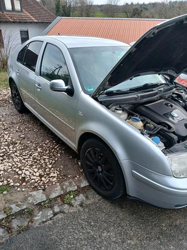 Gebraucht VW Bora 116 PS (85 kW) 2000 Silber Limousine