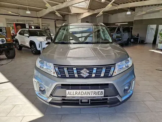 Gebraucht Suzuki Vitara Comfort 112 PS (82 kW) 2019 Grau SUV