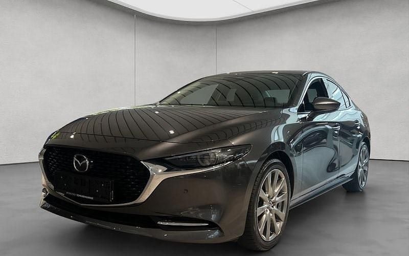 Grau Neu 2025 Mazda 3 Takumi-Line Limousine | 40.740 € - Bild 1/4