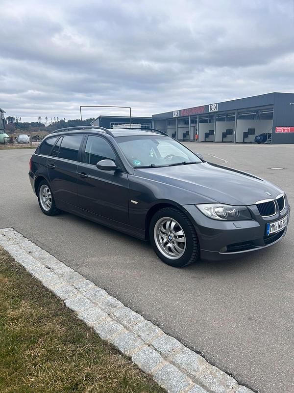 Gebraucht BMW 320 163 PS (119 kW) 2007 Grau Kombi