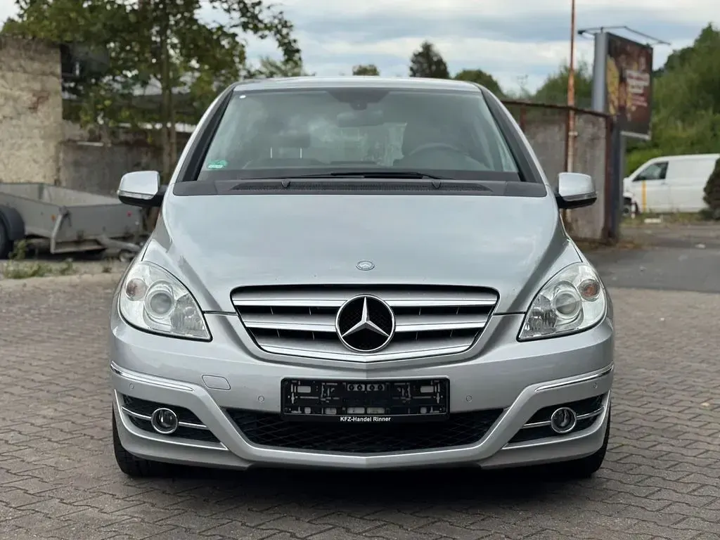 Gebraucht Mercedes B180 116 PS (85 kW) 2009 Silber Van / Kleinbus