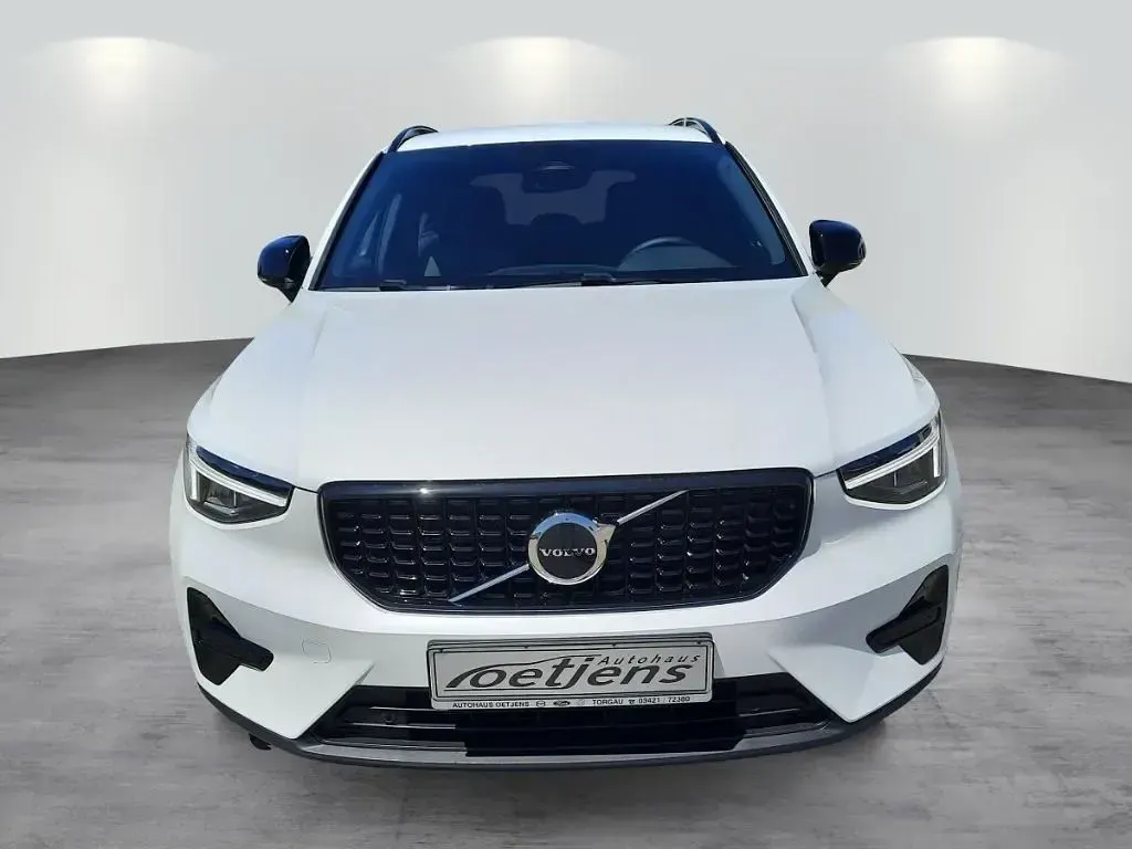 Neu Volvo XC40 Plus 163 PS (119 kW) 2026 Crystal white SUV