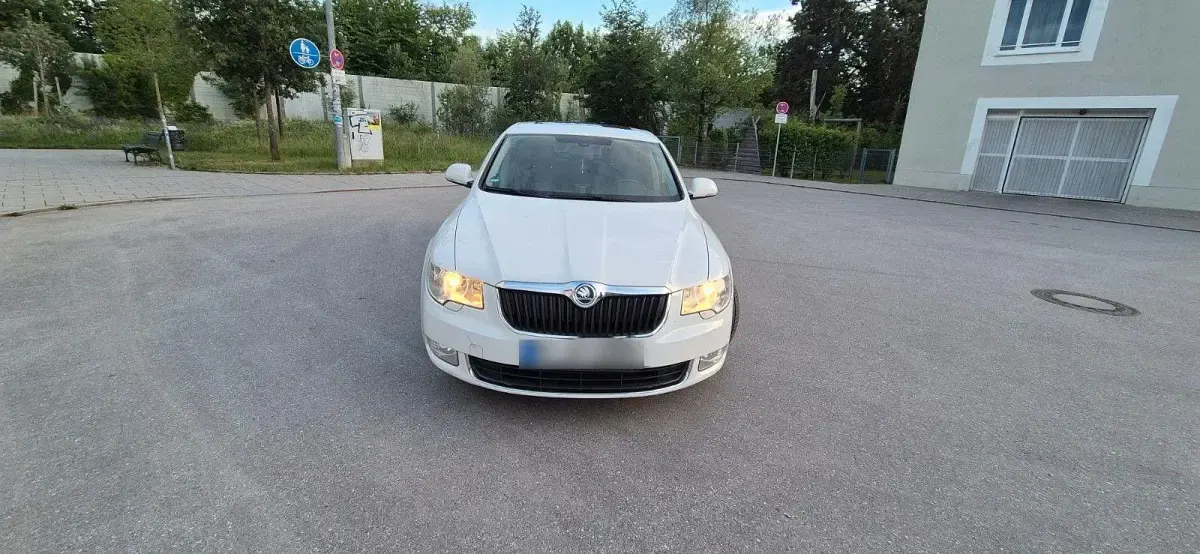 Gebraucht Skoda Superb Comfort 160 PS (117 kW) 2009 Weiß Limousine