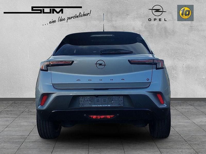 Gebraucht Opel Mokka-e GS Line 100 kW (136 PS) 2022 Kontrast grau/quarz silber SUV