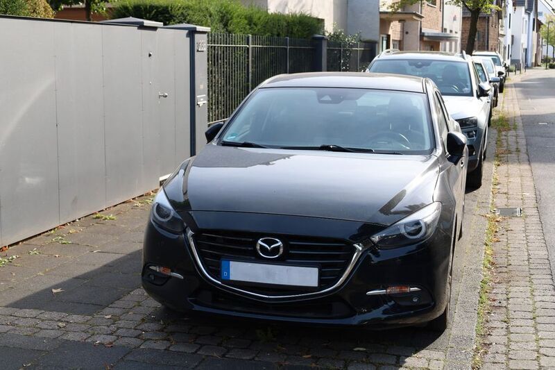 Schwarz Gebraucht 2018 Mazda 3 Exclusive-Line Limousine | 16.950 € (Etwas zu teuer) - Bild 1/4