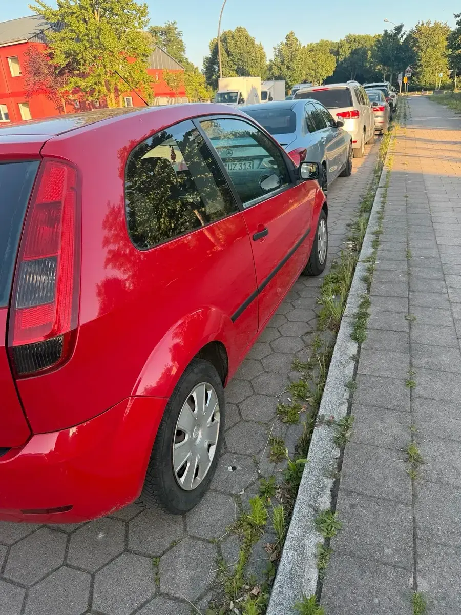 Gebraucht Ford Fiesta 60 PS (44 kW) 2004 Rot Kleinwagen
