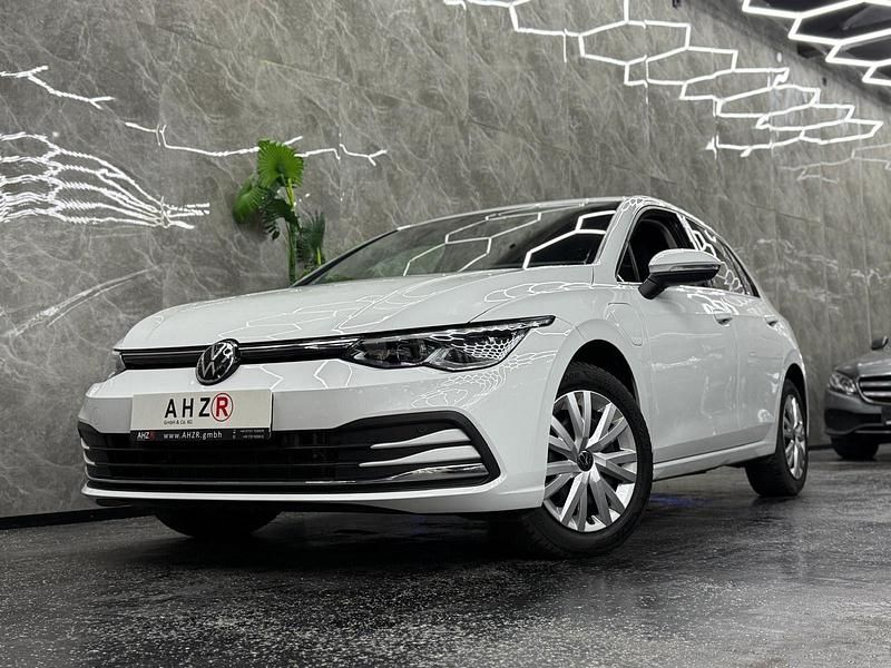 Gebraucht VW Golf Style 150 PS (110 kW) 2020 Weiß Limousine