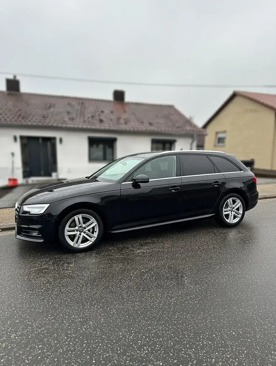 Gebraucht Audi A4 190 PS (139 kW) 2019 Schwarz Kombi
