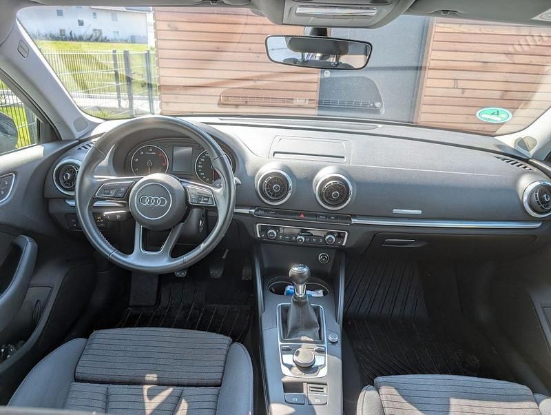 Second-hand Audi A3 116 CP (85 kW) 2018 Albastru Berlinǎ