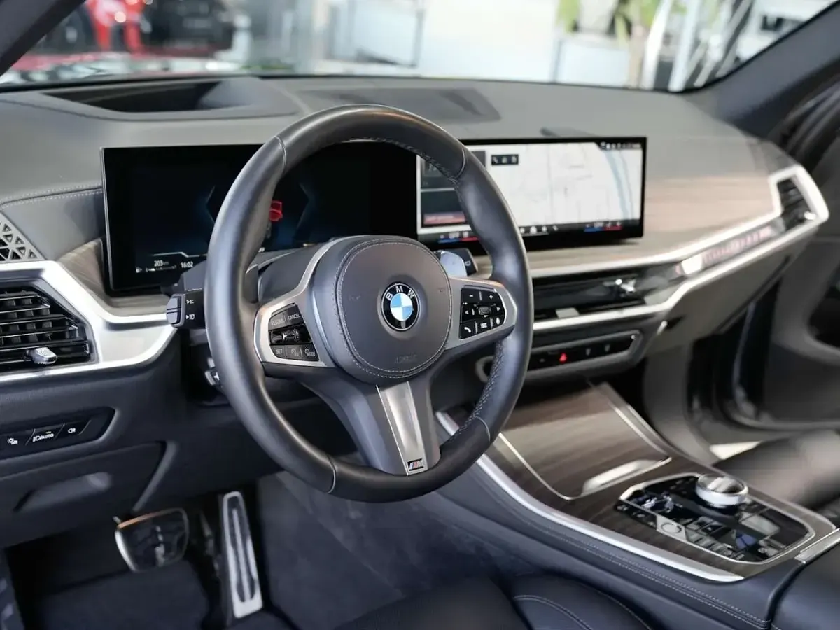 Gebraucht BMW X5 M Sport 298 PS (219 kW) 2024 Individual dravitgrau SUV
