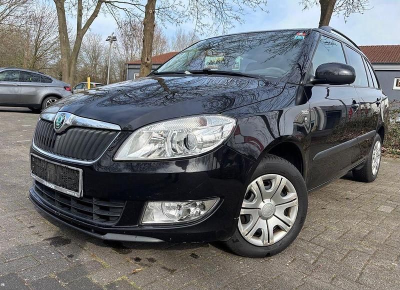Schwarz Gebraucht 2011 Skoda Fabia Family Limousine | 3.390 € (Guter Preis) - Bild 1/4