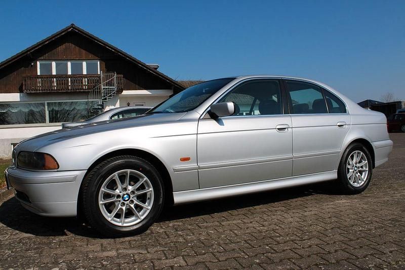 Gebraucht BMW 525 Sport Line 192 PS (141 kW) 2001 Silber Limousine