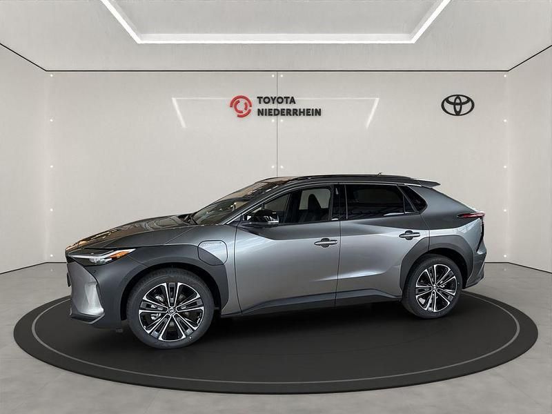 Gebraucht Toyota bZ4X Basis 150 kW (204 PS) 2023 Palladiumsilber metallic SUV