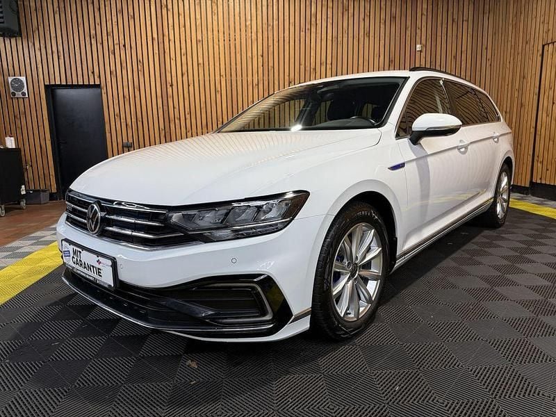 Weiß Gebraucht 2022 VW Passat GTE Kombi | 23.750 € (Fairer Preis) - Bild 1/4