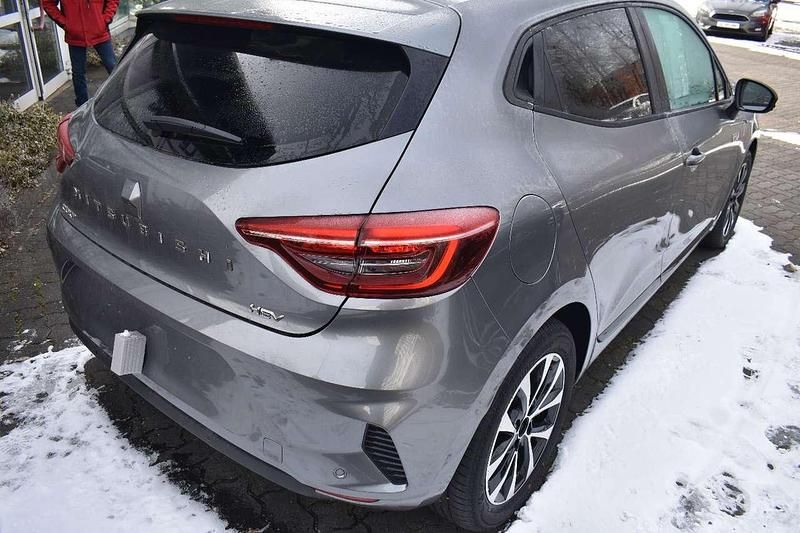 Neu Mitsubishi Colt Plus 91 PS (66 kW) 2025 Achatgrau Kleinwagen