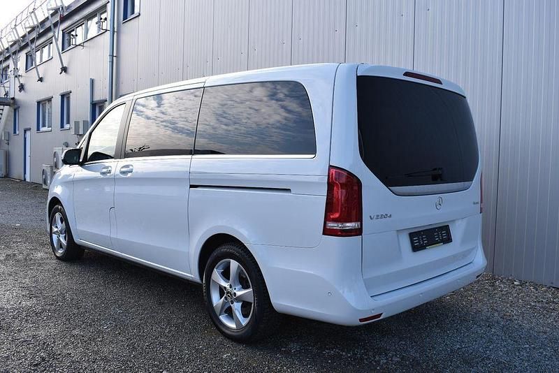 Gebraucht Mercedes V220 163 PS (119 kW) 2019 Weiß Van / Kleinbus