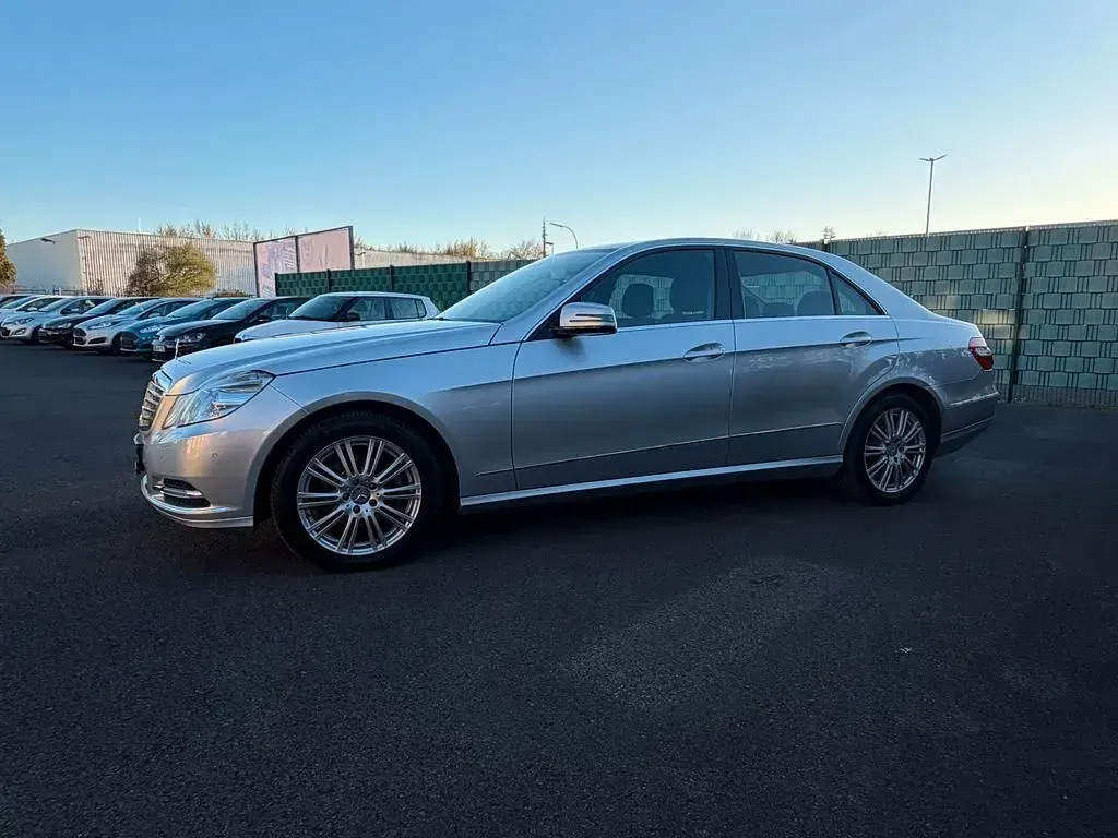 Gebraucht Mercedes E220 Elegance 170 PS (125 kW) 2012 Silber Limousine