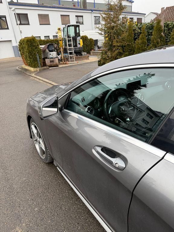 Gebraucht Mercedes CLA220 Shooting Brake 177 PS (130 kW) 2015 Grau Kombi