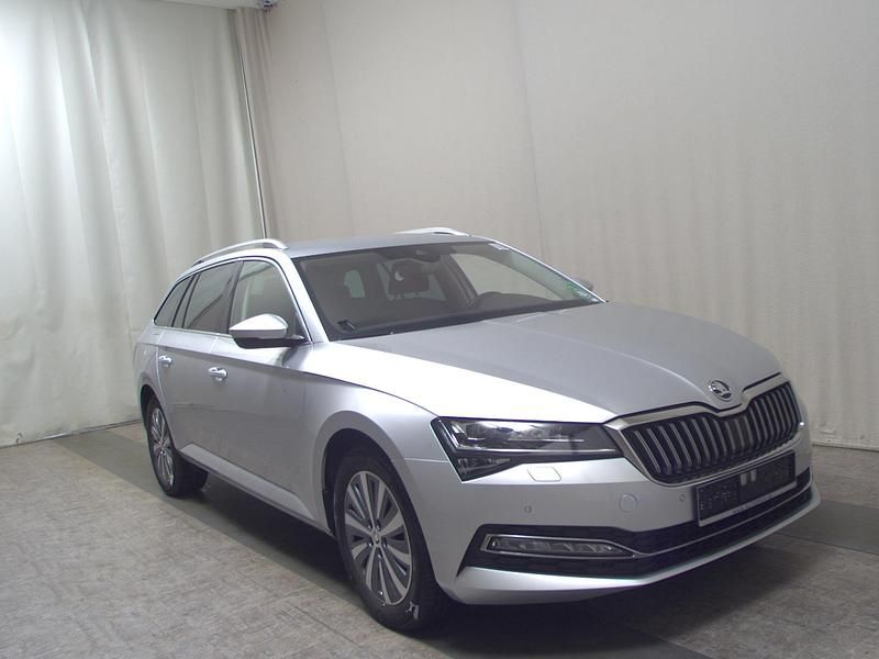 Gebraucht Skoda Superb Style 150 PS (110 kW) 2022 Silber Kombi