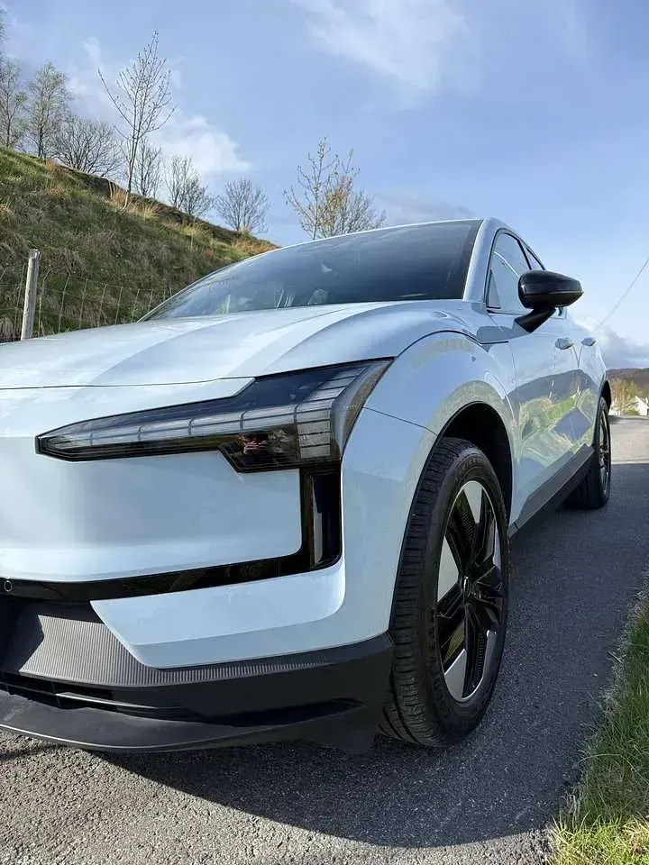 Gebraucht Volvo EX30 Core 200 kW (272 PS) 2026 Weiß SUV