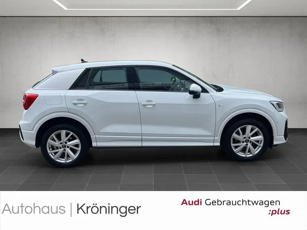 Gebraucht Audi Q2 S-Line 150 PS (110 kW) 2025 Gletscherweiß metallic SUV