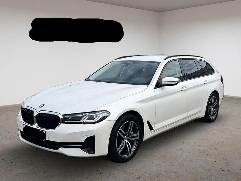 Weiß Gebraucht 2022 BMW 530 Performance Kombi | 33.800 € (Guter Preis) - Bild 1/4