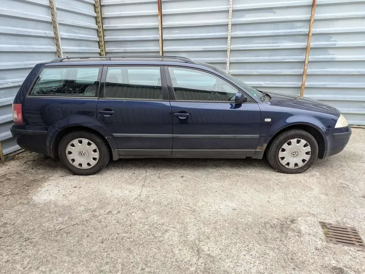 Second-hand VW Passat 102 CP (75 kW) 2001 Albastru Break