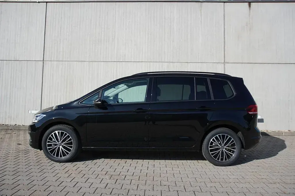 Neu VW Touran 150 PS (110 kW) 2026 Grenadillschwarz metallic Van / Kleinbus