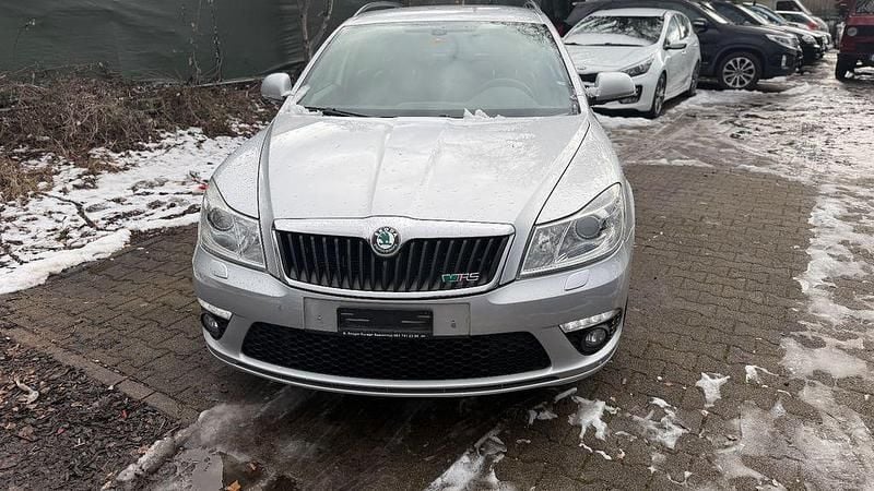Silber Gebraucht 2011 Skoda Octavia RS Kombi | 5.199 € (Superpreis) - Bild 1/4