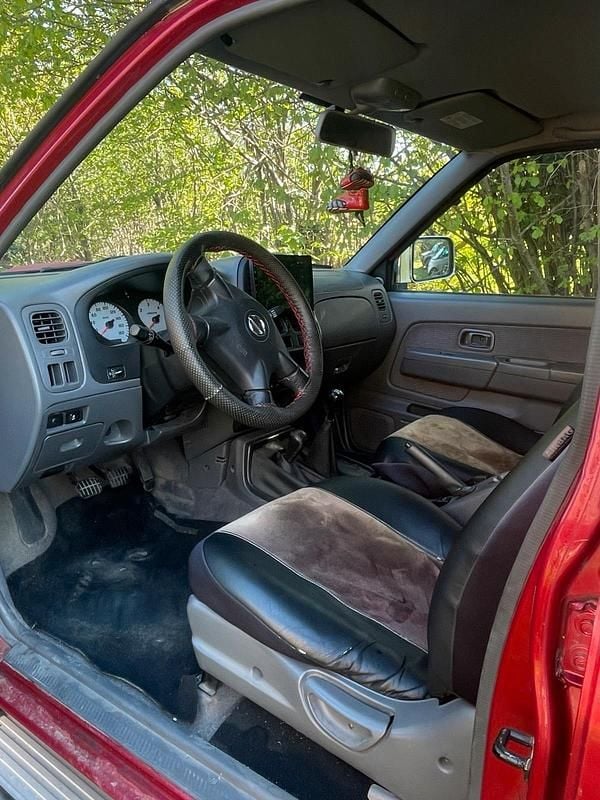 Gebraucht Nissan PickUp 133 PS (97 kW) 2003 Rot Pickup