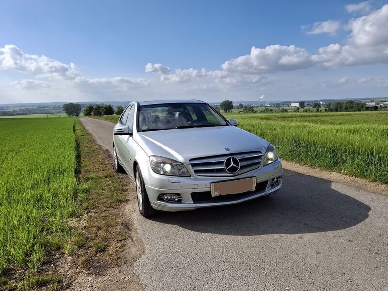Silber Gebraucht 2009 Mercedes C320 Avantgarde Limousine | 8.500 € (Fairer Preis) - Bild 1/4