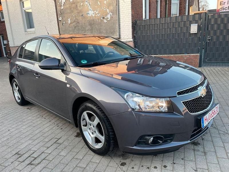 Grau Gebraucht 2013 Chevrolet Cruze LTZ Kleinwagen | 4.490 € (Fairer Preis) - Bild 1/4