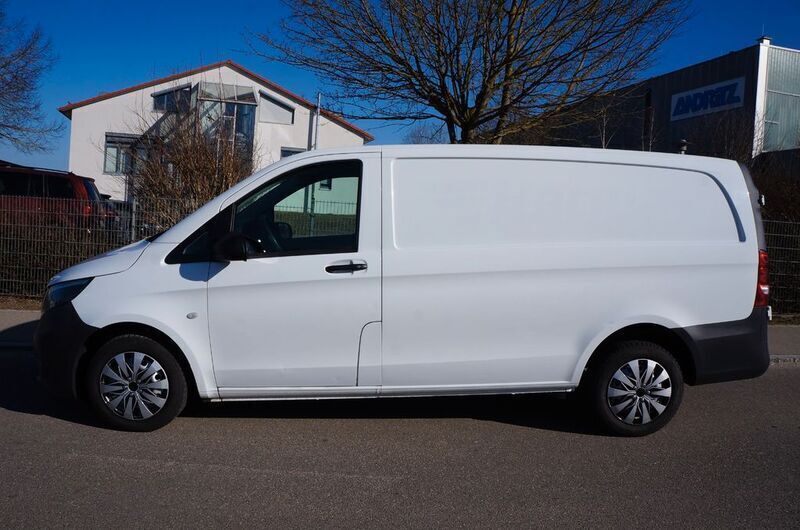 Weiß Gebraucht 2020 Mercedes Vito Van / Kleinbus | 14.999 € (Fairer Preis) - Bild 1/4