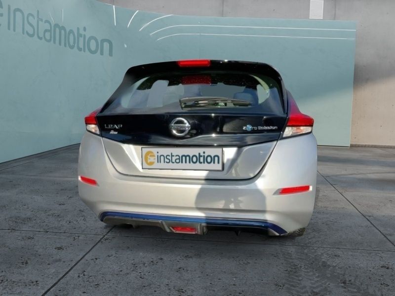 Gebraucht Nissan Leaf Acenta 110 kW (150 PS) 2022 Silber Kleinwagen
