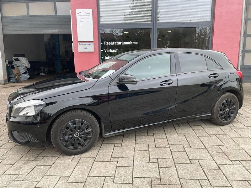 Gebraucht Mercedes A180 109 PS (80 kW) 2013 Limousine