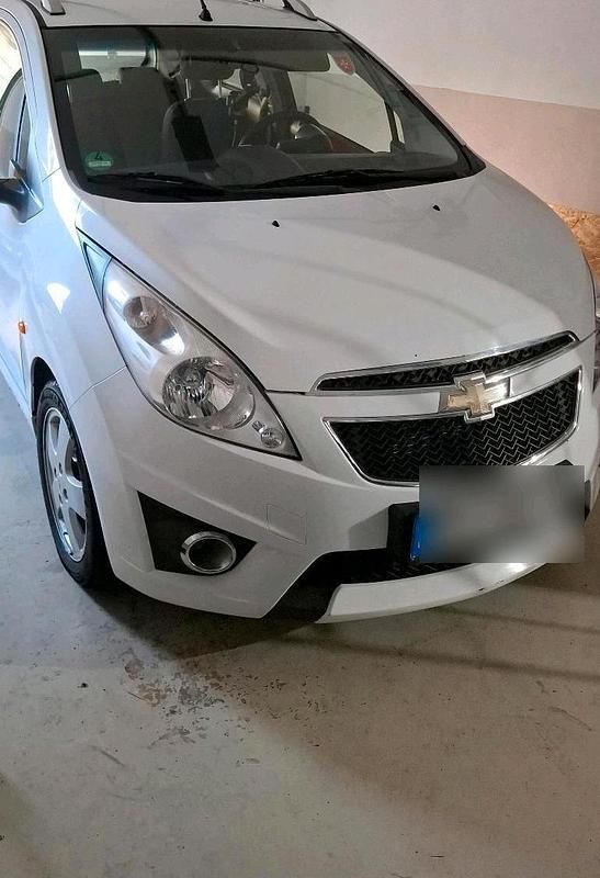 Weiß Gebraucht 2010 Chevrolet Spark LT Kleinwagen | 2.550 € (Fairer Preis) - Bild 1/4