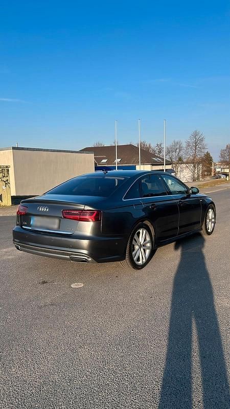 Gebraucht Audi A6 Ambiente 218 PS (160 kW) 2017 Grau Limousine