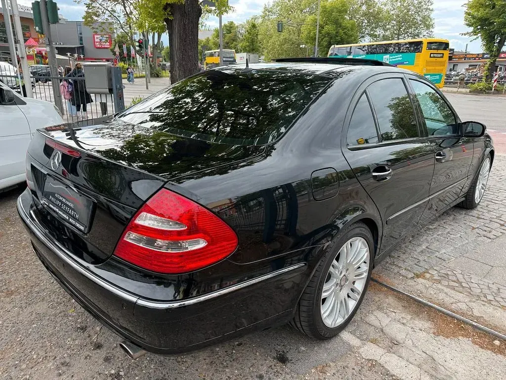 Gebraucht Mercedes E240 Avantgarde 177 PS (130 kW) 2002 Schwarz Limousine