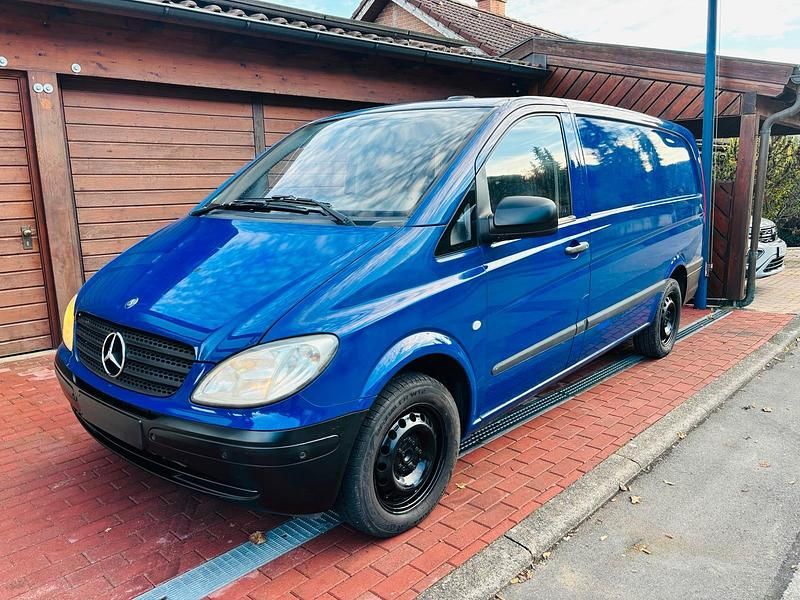 Blau Gebraucht 2009 Mercedes Vito Van / Kleinbus | 5.995 € (Fairer Preis) - Bild 1/4