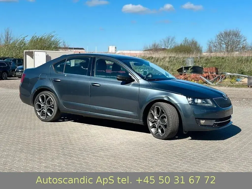 Używany Skoda Octavia Style 150 KM (110 kW) 2016 Szary Kombi